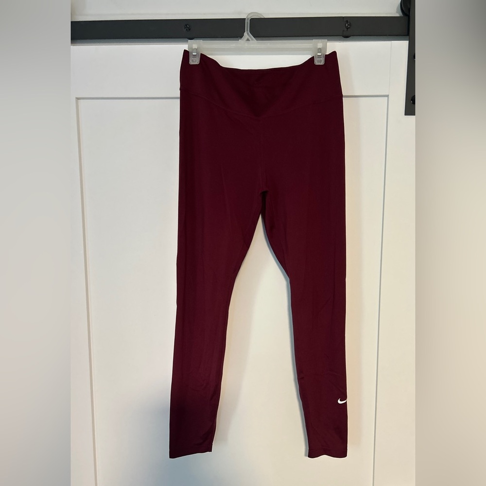 Nike Red Athletic Leggings Form-Fitting Stretch